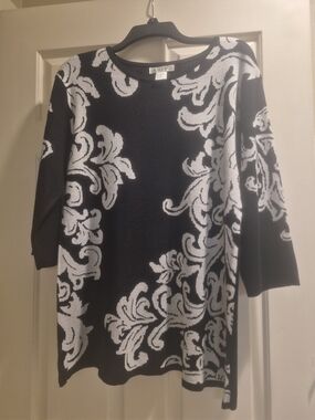 NWOT-Black & White Baroque-Pattern Crewneck Sweater, Tunic